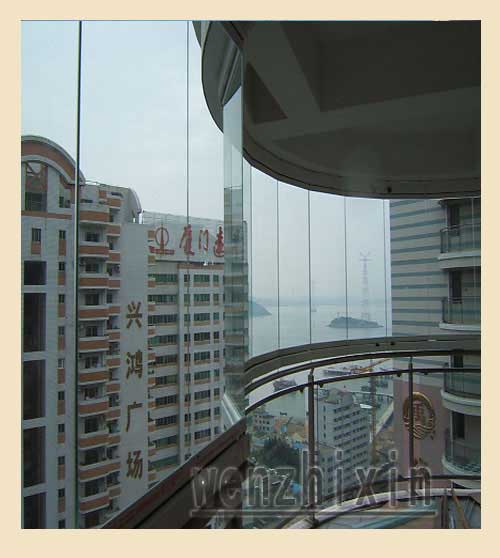 無(wú)框陽(yáng)臺(tái)窗