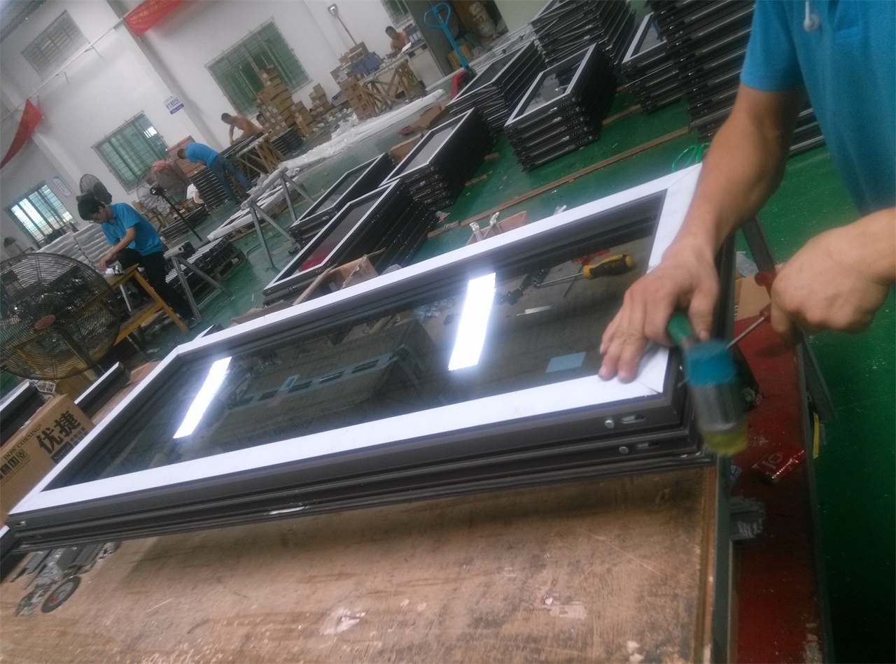 鋁合金門窗制作品牌如何占據當地消費市場